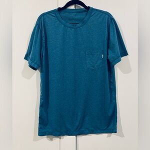 Vuori men's tradewind performance SS Tshirt in blue size L